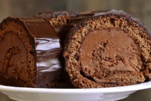 (Рецепт) ЧОКОЛАДЕН РОЛАТ: Колач што освојува од првиот залак