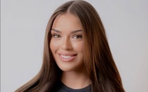 (ФОТО) Ја обвиниле за расизам – На Мис Финска, која по потекло е од Косово, ѝ била одземена титулата: Со оваа фотографија предизвикала скандал