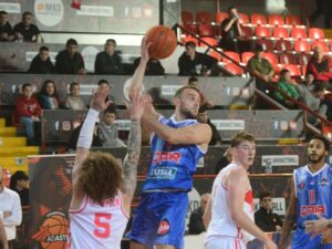 Чаир без проблеми против „фенерџијата“ Ангели