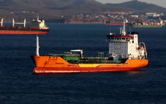 Цената на руската нафта падна под нивото од пред војната во Украина