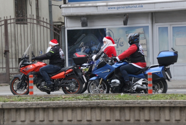 И ова е Скопје…дедомразовци моторџии