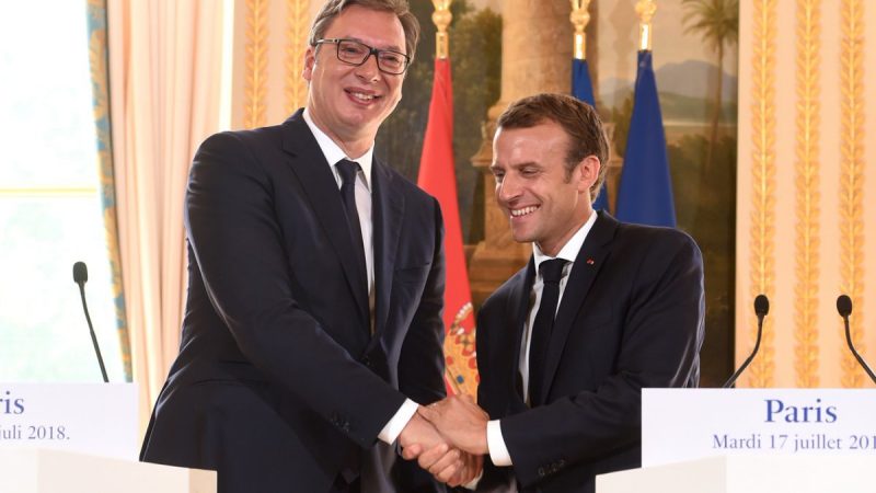 Хрватите кукаат дека Макрон им продал половни „Рафали“, а на Србија нови