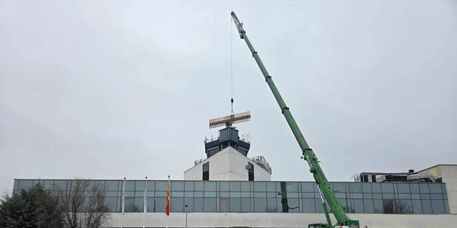 Демонтиран стариот и неупотреблив радар на скопскиот аеродром
