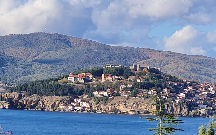 МОН воведува нови стипендии – за втор и трет циклус на студии по македонски јазик