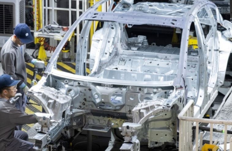 ЕУ се премисли за дизелашите и бензинците, Германија слави, стравот од Кина уште поголем