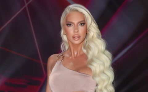 Карлеуша ја изведе песната „Белград“ од нејзината соперничка Цеца (видео)