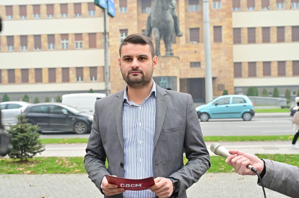 СДСМ нема да биде соучесник во национално предавство, мигранти за пари