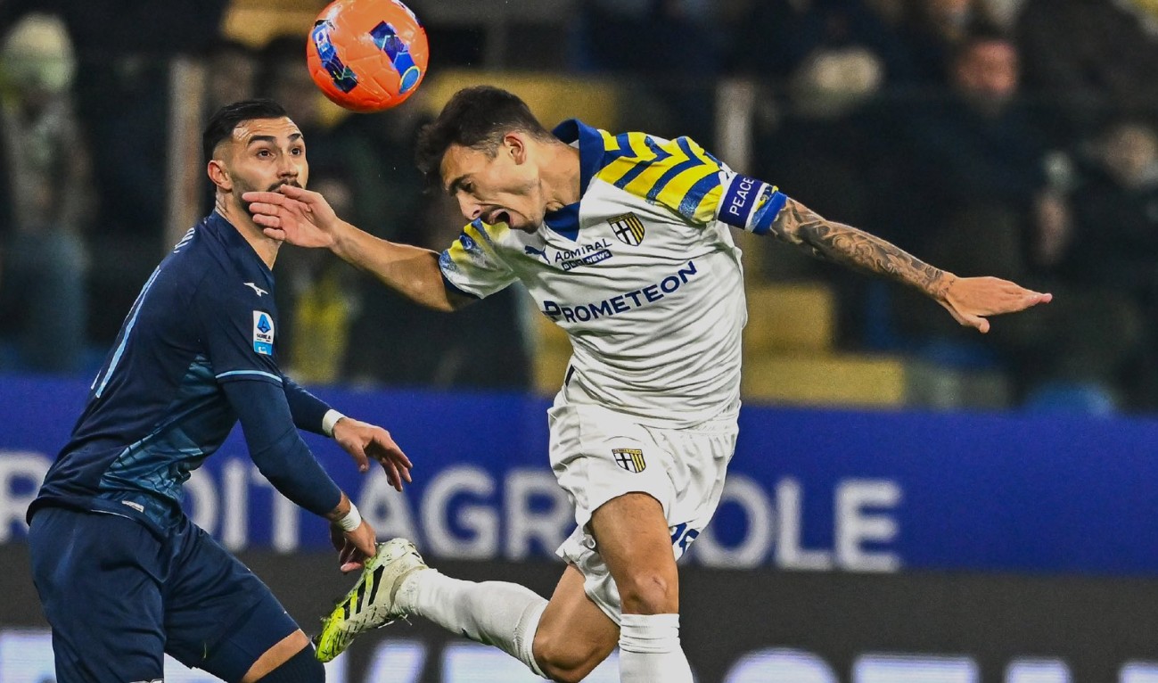 Лацио и со двајца фудбалери помалку ја победи Парма (ВИДЕО)