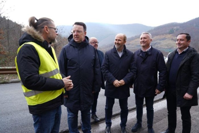 НИКОЛОСКИ: Забрзано се работи на патниот правец преку Пресека во должина од 11 км кој треба да биде завршен до февруари