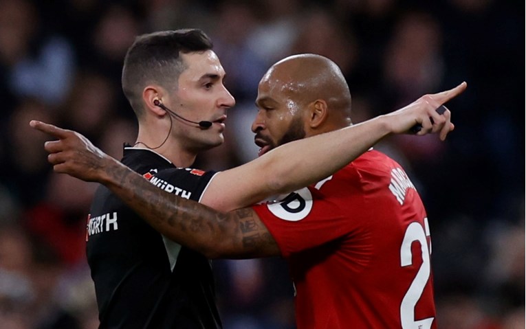 Драконска казна за дефанзивец на Севиља – ќе оди на долго „ладење“!