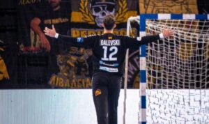 МОМЕНТ НА 2025 ГОДИНА: Галевски ги полуде Грците сред Атина!