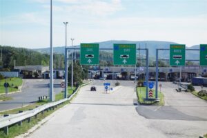 Сообраќајот на Граничниот премин „Богородица“ од попладнево од 15 часот е нормализиран во двата правци