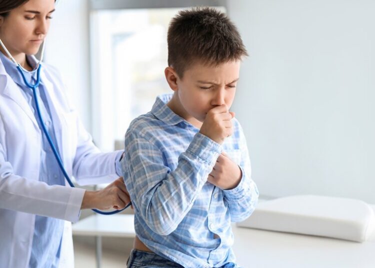 РОДИТЕЛИ ОБРНЕТЕ ВНИМАНИЕ: Овие симптоми на кашлица кај децата не се безопасни