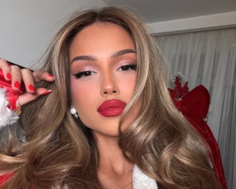 Бресквица ја разгоре имагинацијата на сите: Пејачката во костим на Баба Мразица 