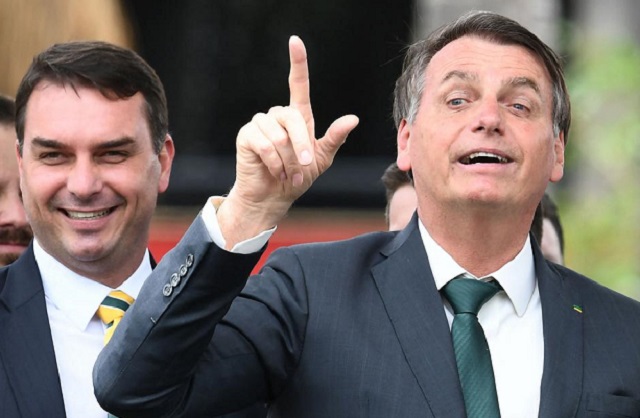 Бразил: Болсонаро ја поддржува претседателската кандидатура на синот