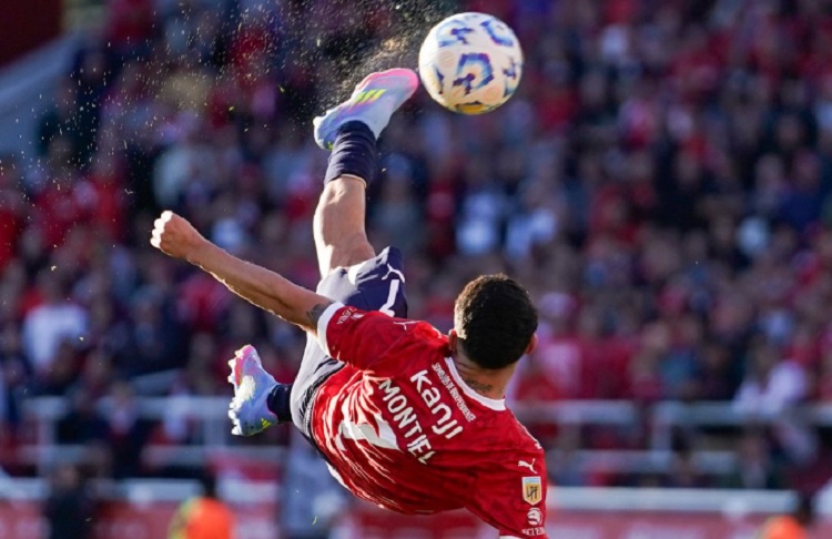 Голот со „ножички“ на Монтиел избран за гол на годината (ВИДЕО)