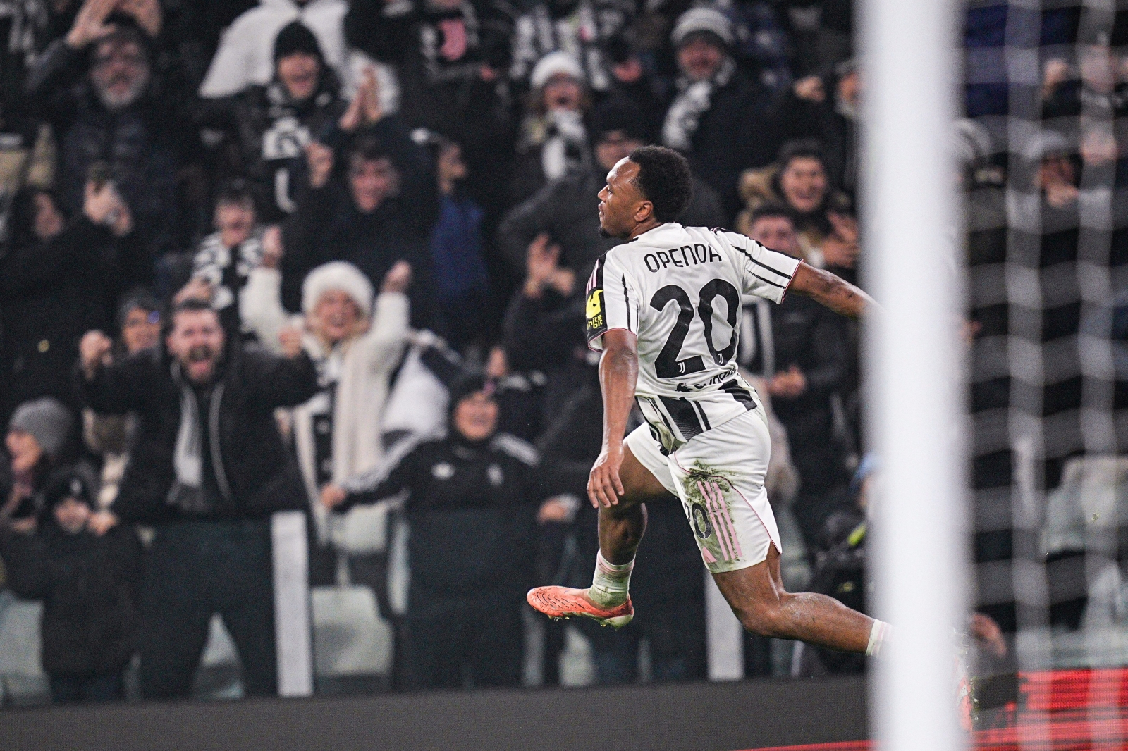 Јуве не се откажува од титула - ја тресна Рома и се доближи до врвот (ВИДЕО)