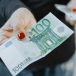 Како размислуваат жените, а како мажите кога вложуваат пари?