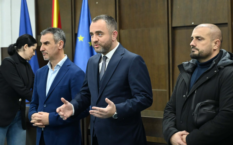 Министерот Тошковски врачи решенија на 120 нови полициски службеници во СВР Скопје