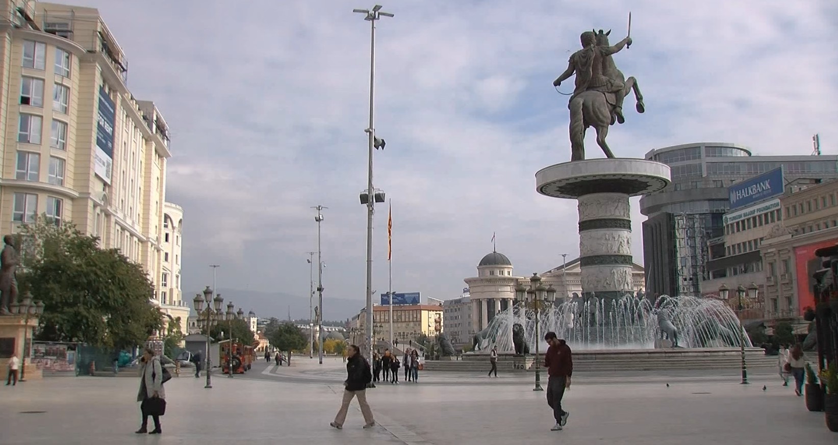 Филипче тврди во 2026 не’ чека криза, Мицкоски вели граѓаните да се спокојни