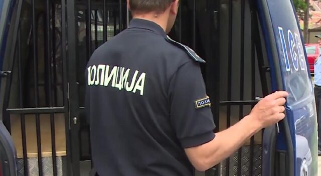 Казна затвор од една година за 46-годишник кој намерно прегази полицаец