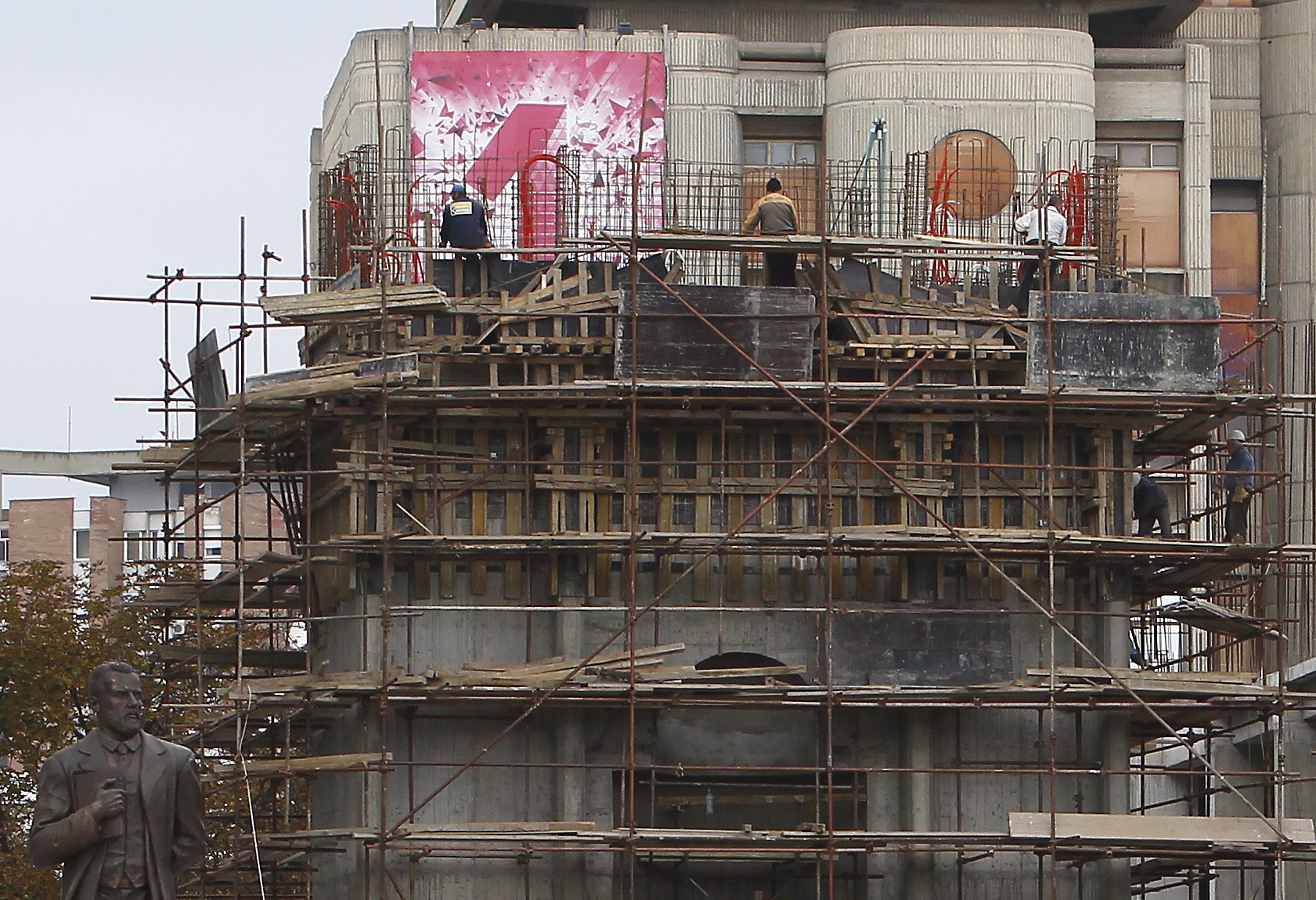 „ГРАЃАНИТЕ МОЖАТ ДА ЗАШТЕДАТ И ДО 15.000 ЕВРА“: изгласана повластената стапка на ДДВ од 5 проценти за новоизградени станови