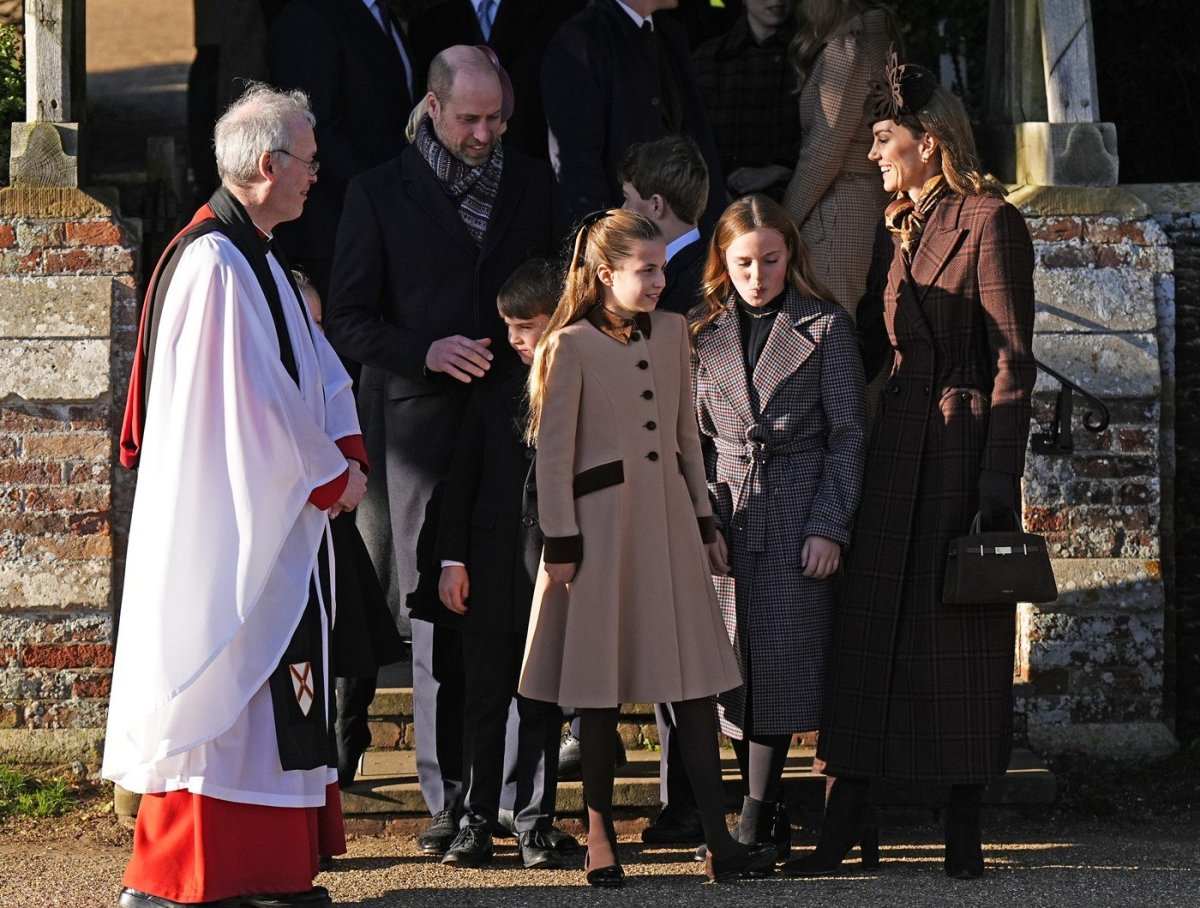 Копирајте го стилот на принцезата од Велс: 3 модели на палта што ја прават вашата фигура совршена (ФОТО)