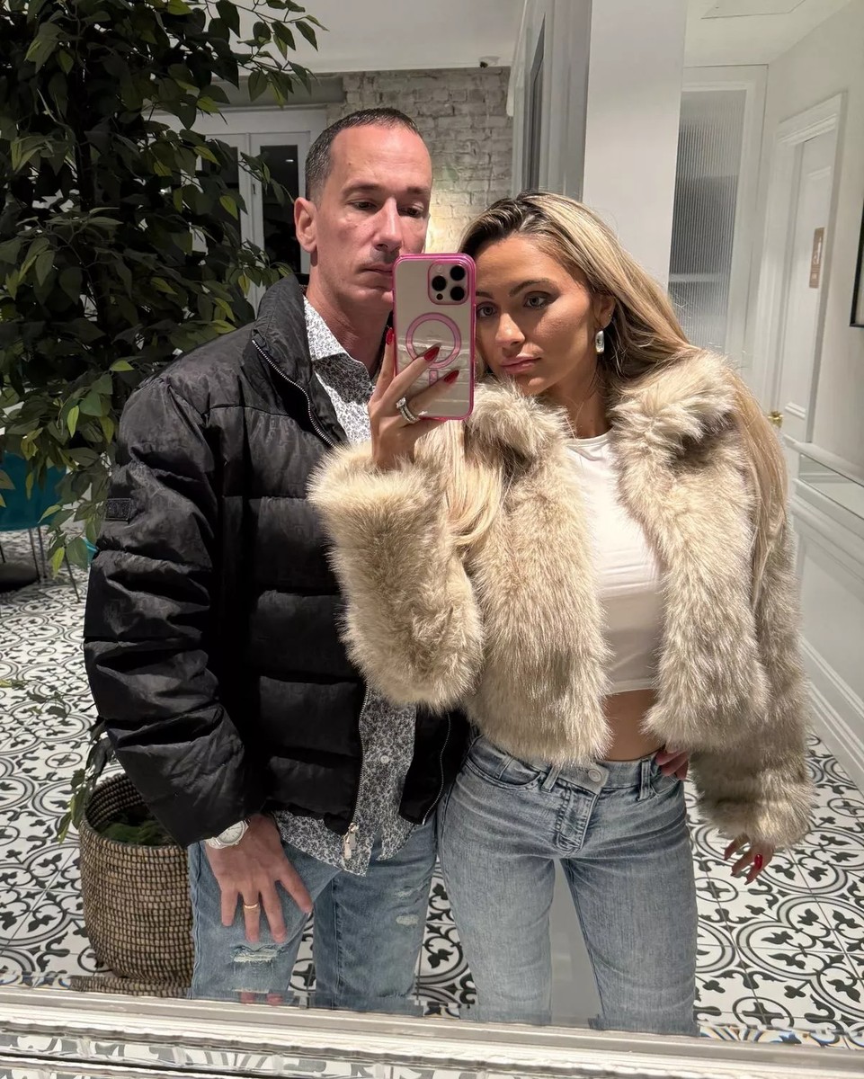 Грег има 46, Џиана само 23 и сите ги осудуваат, но тие тврдат дека имаат најдобар с*ксуален живот и очекуваат второ дете