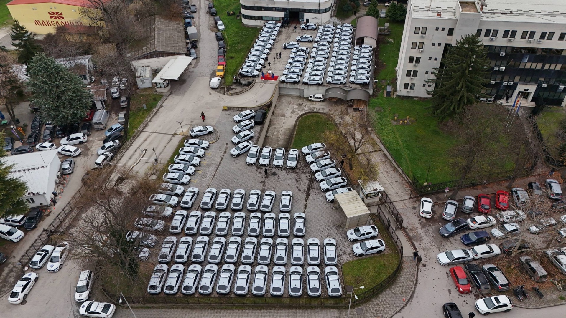 (ФОТО) Набавени се 120 нови полициски возила за униформираната полиција.