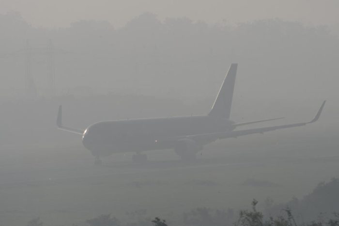 ПОРАДИ МАГЛАТА ВО СКОПЈЕ: Откажани 20 летови, 1 е пренасочен, по 11 часот слетаа авионите од Дортмунд и Виена, аеродромот не е затворен