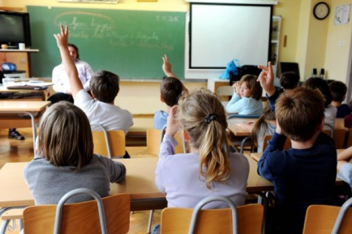 Учениците од денеска на зимски распуст