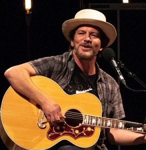 Денес роденден слави Еди Ведер – еден од најдобрите рок-вокали на сите времиња