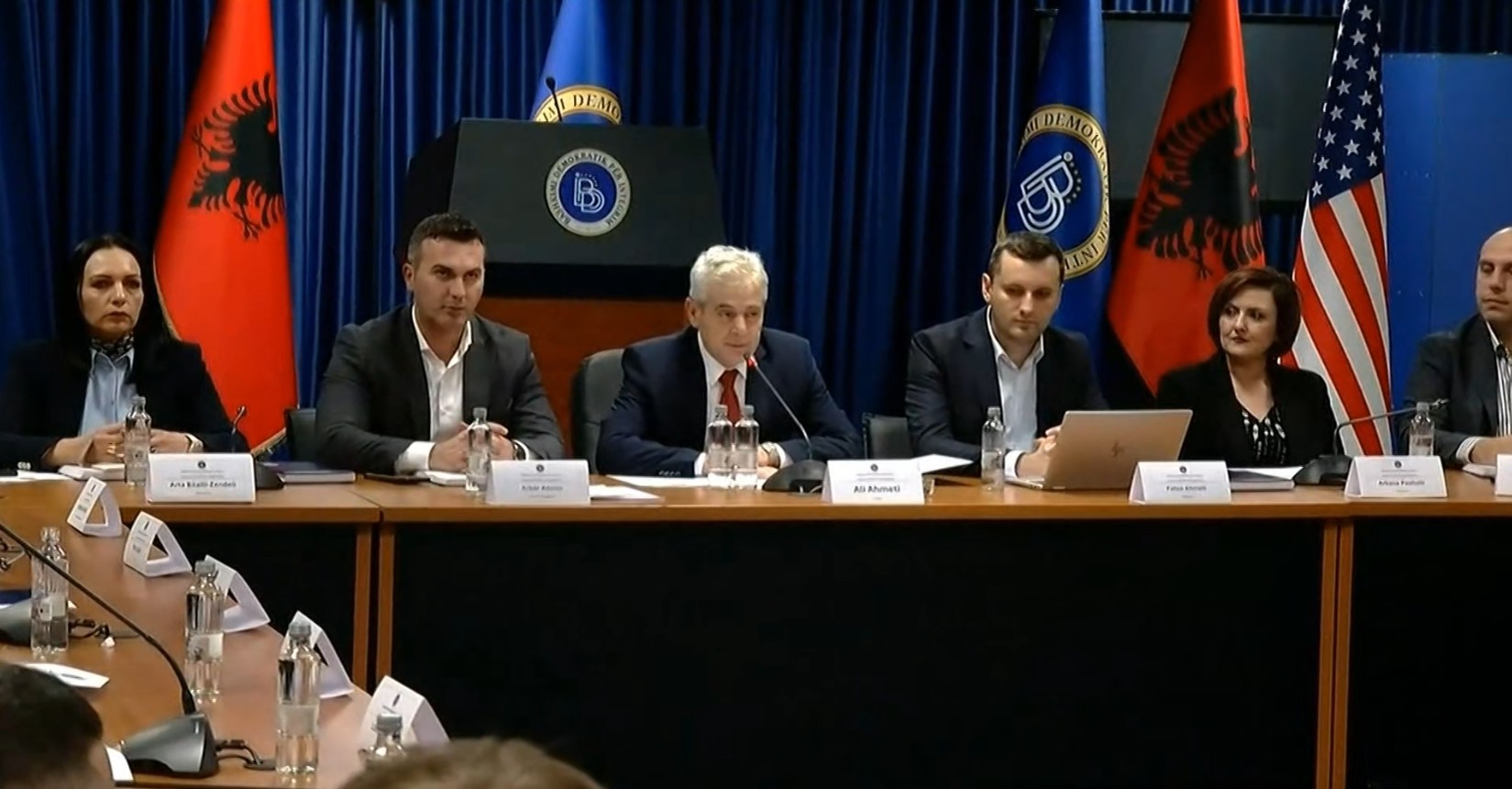 Од ДУИ одбија да ги коментираат реакците на Филипче и Муцунски