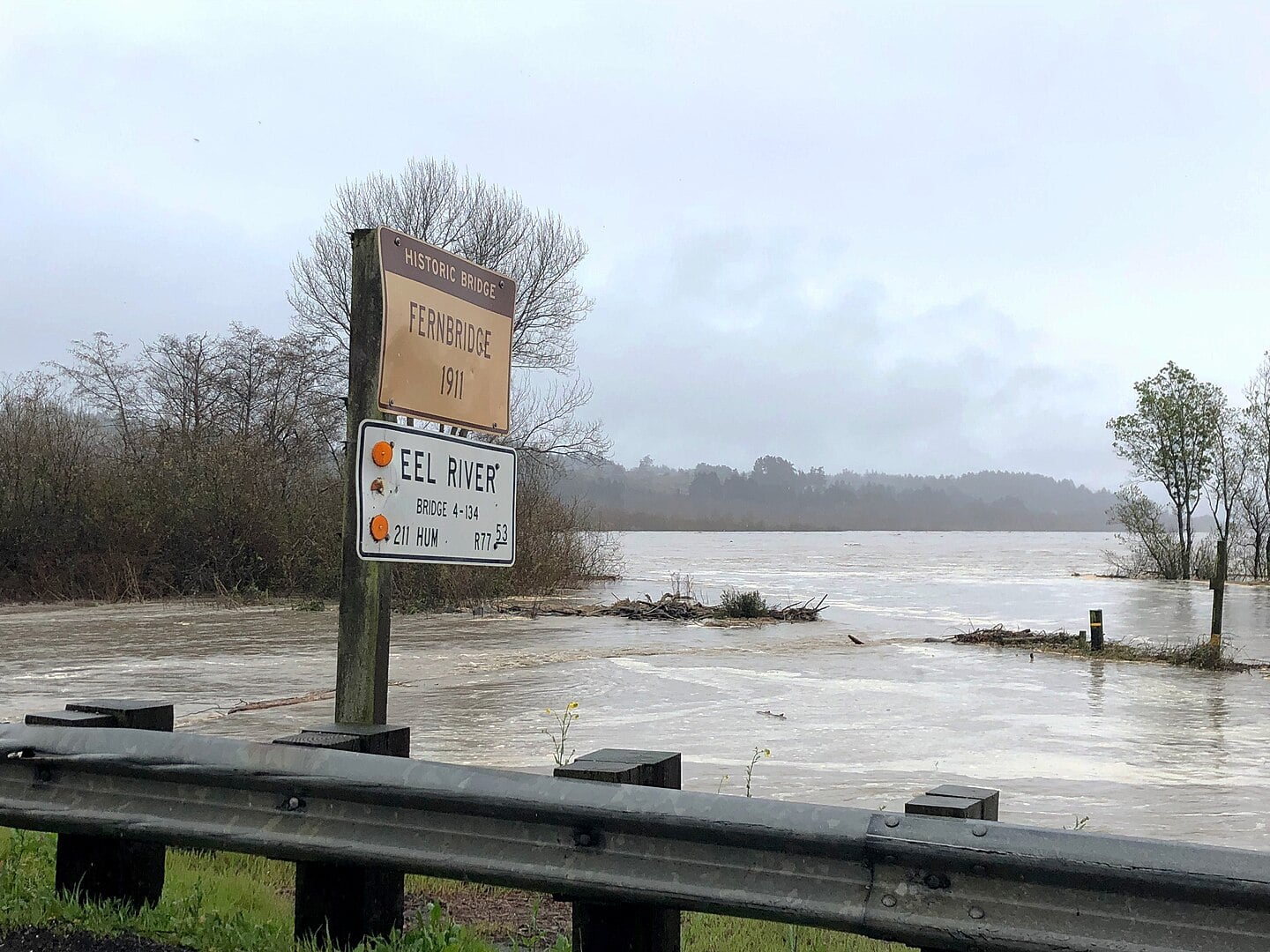 ЈУЖНА КАЛИФОРНИЈА НА УДАР НА СМРТОНОСНА БУРА: Три жртви во поплави и лизгање на земјиштето, во Лос Анџелес прогласена вонредна состојба