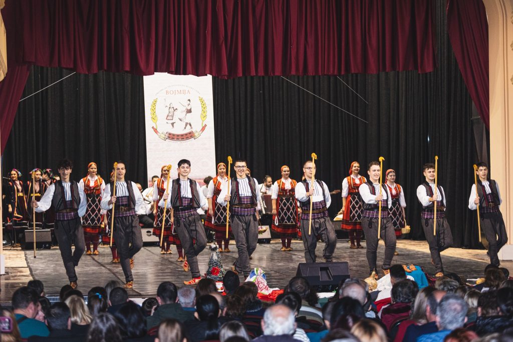 Одржан новогодишниот детски концерт „Колоритот на орото“ на Ансамбл „бојмија“