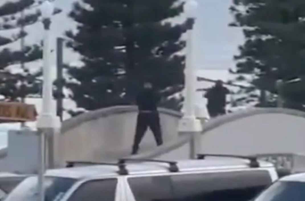 Пукање на познатата плажа во Сиднеј, има мртви