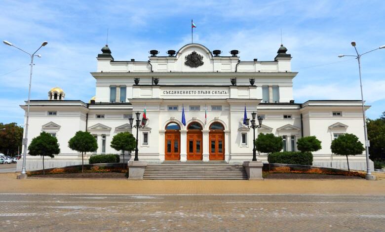 Парламентот на Бугарија едногласно ја прифати оставката на владата
