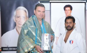 Дејан Недев одликуван за придонес во развојот на традиционалното карате во Франција