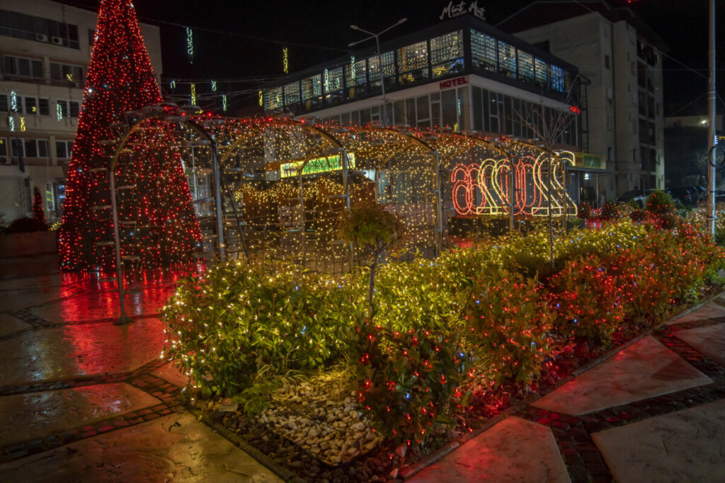 ФОТО: Крива Паланка блесна во новогодишен сјај