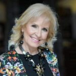 (Фото) Блага Петреска во досега невидено издание, пејачката се подмлади