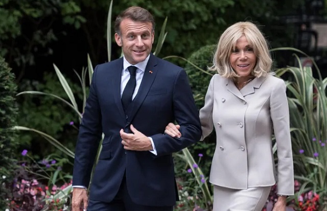 Феминистки прекинаа настап на комичарот, Брижит Макрон ги нарече „гл** к**“