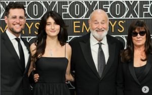 СУРОВО ГИ УБИЛ РОДИТЕЛИТЕ, ГО ЧЕКА СМРТНА КАЗНА: Децата на Роб Рајнер конечно проговориле и нивните зборови ја „кинат“ душата