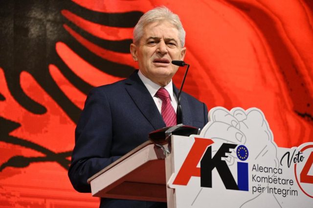 Ахмети: ВМРО-ДПМНЕ и СДСМ многу малку разговараат со македонските граѓани за да им го објаснат Охридскиот договор