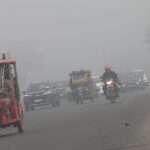 Индија во борба со загадувањето ограничува број на возила и воведува работа од дома