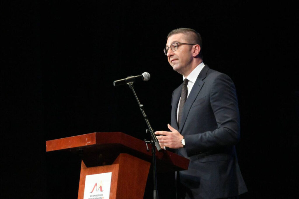 Мицкоски: Имаме тешка задача во борбата против нашето исчезнување како држава и народ