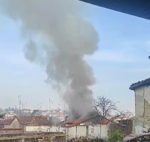 Изгоре куќа во пожар во строгиот ценатар на Неготино