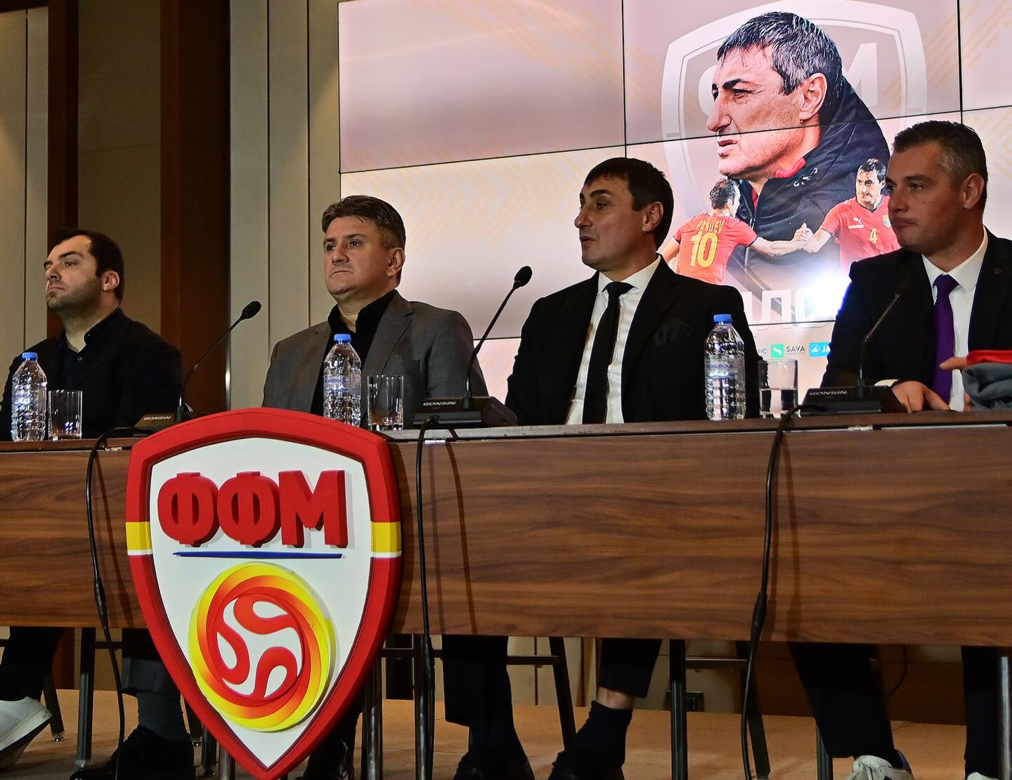 Објавени детали од договорот: Седлоски до јуни ќе работи „про боно“