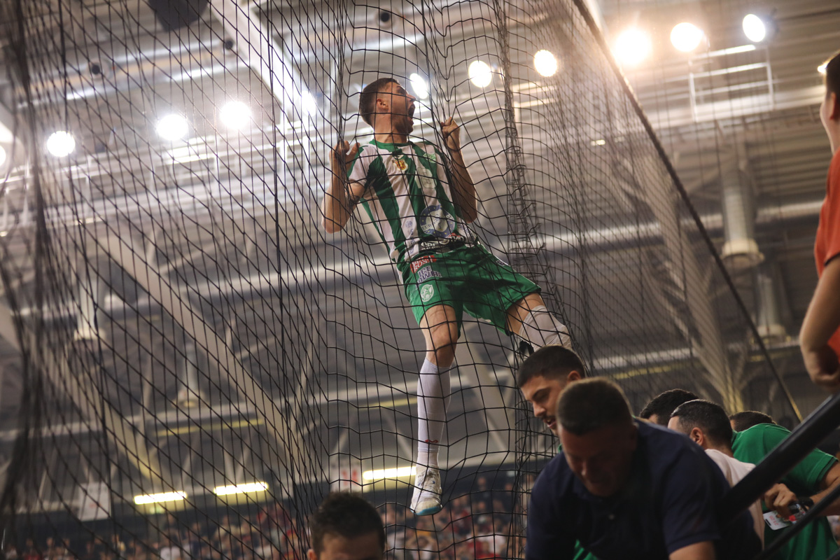 НАЈ НАЈ НАЈ…ФОТОГРАФИЈА: Славјето на капитенот на Еурофарм Пелистер среде Скопје