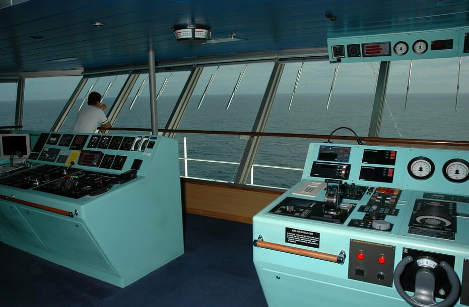 Брод испратен на австралискиот брег за да го бара исчезнатиот авион MH370 во 2014 година