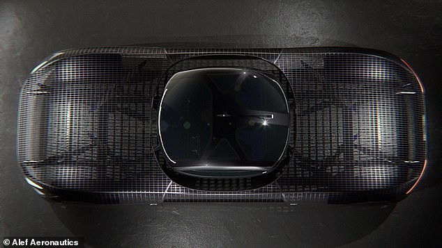 Револуција во транспортот: Првиот летечки автомобил во светот тргнува во производство и ќе лета над метежот за 270.000 евра